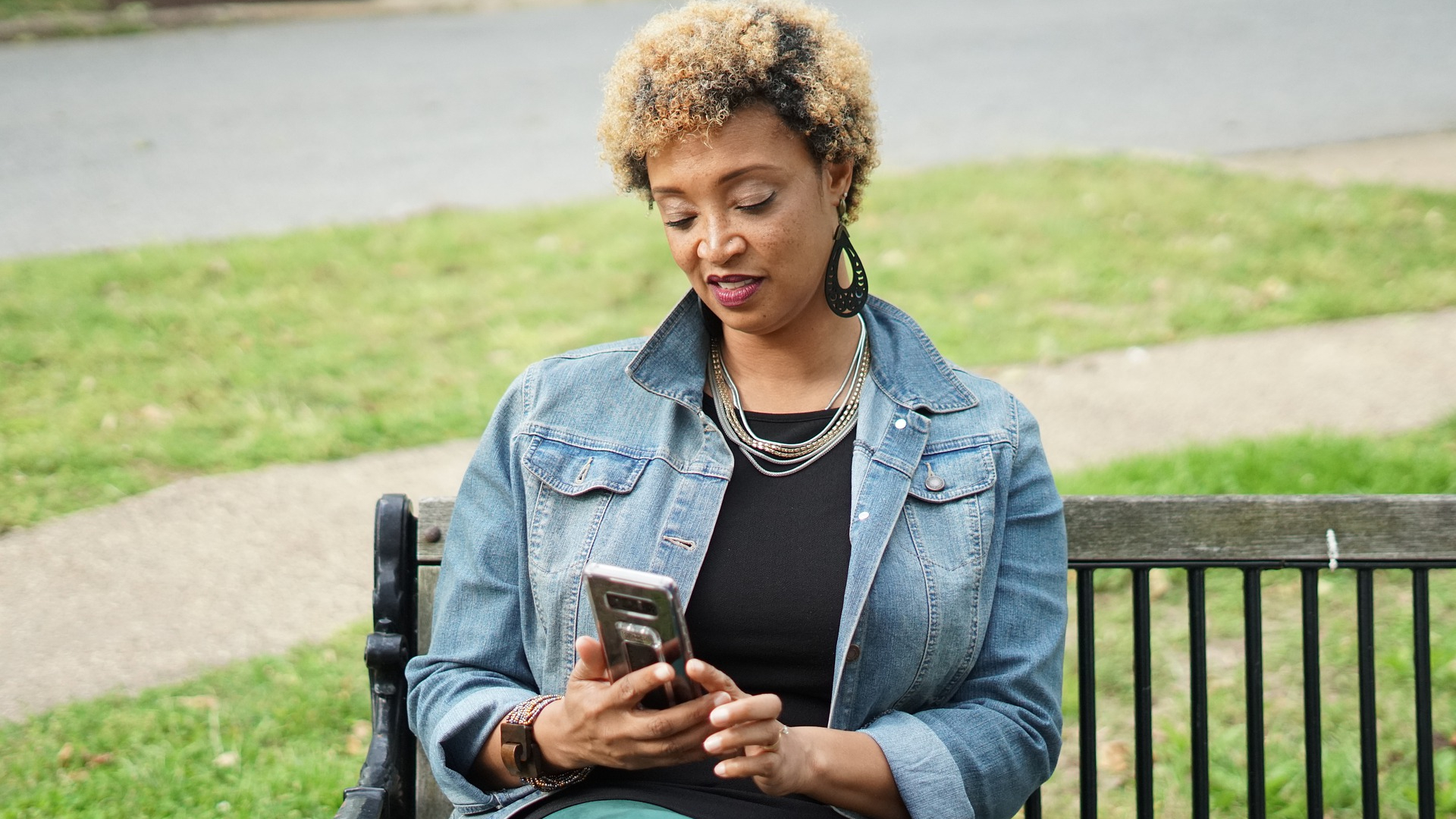 conversation-5446270_1920